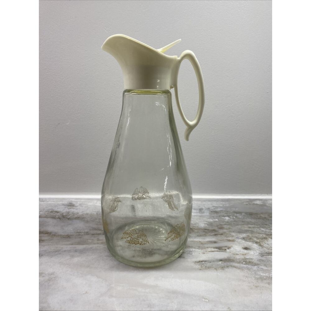 VINTAGE 1970’s LOG CABIN Glass Maple Syrup Dispenser Pitcher GOLD EAGLE Motif